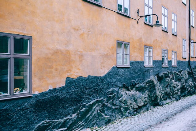 A stucco wall building